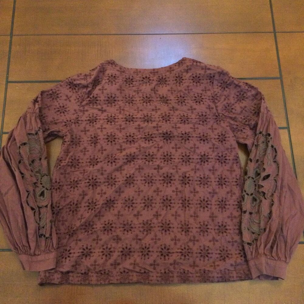 Anthropologie eyelit blouse medium - Picture 5 of 9